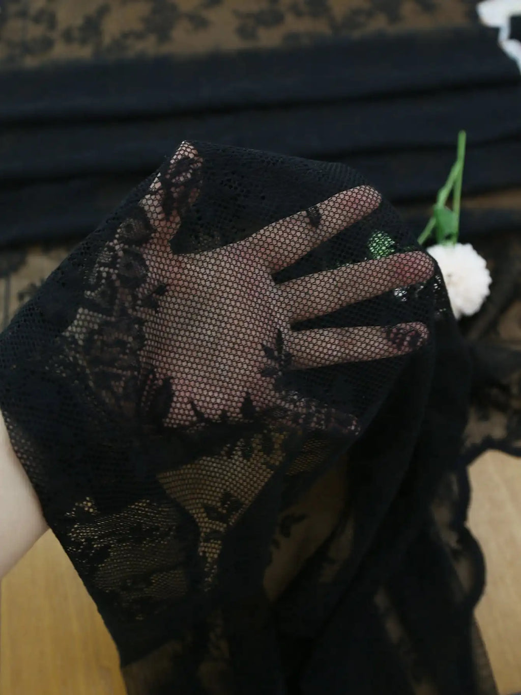 Voilage en dentelle florale noire