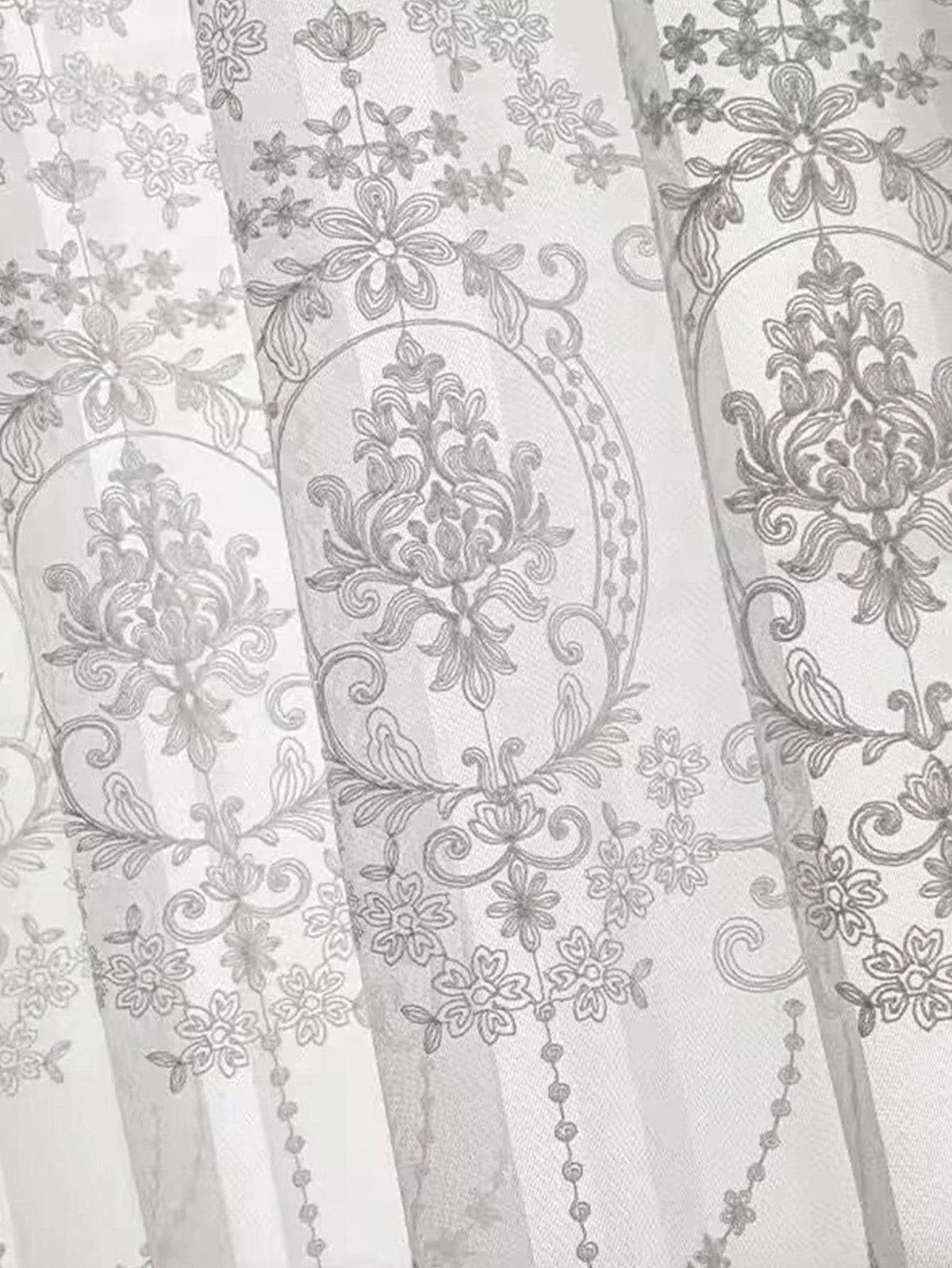 Voilage brodé floral blanc à œillets